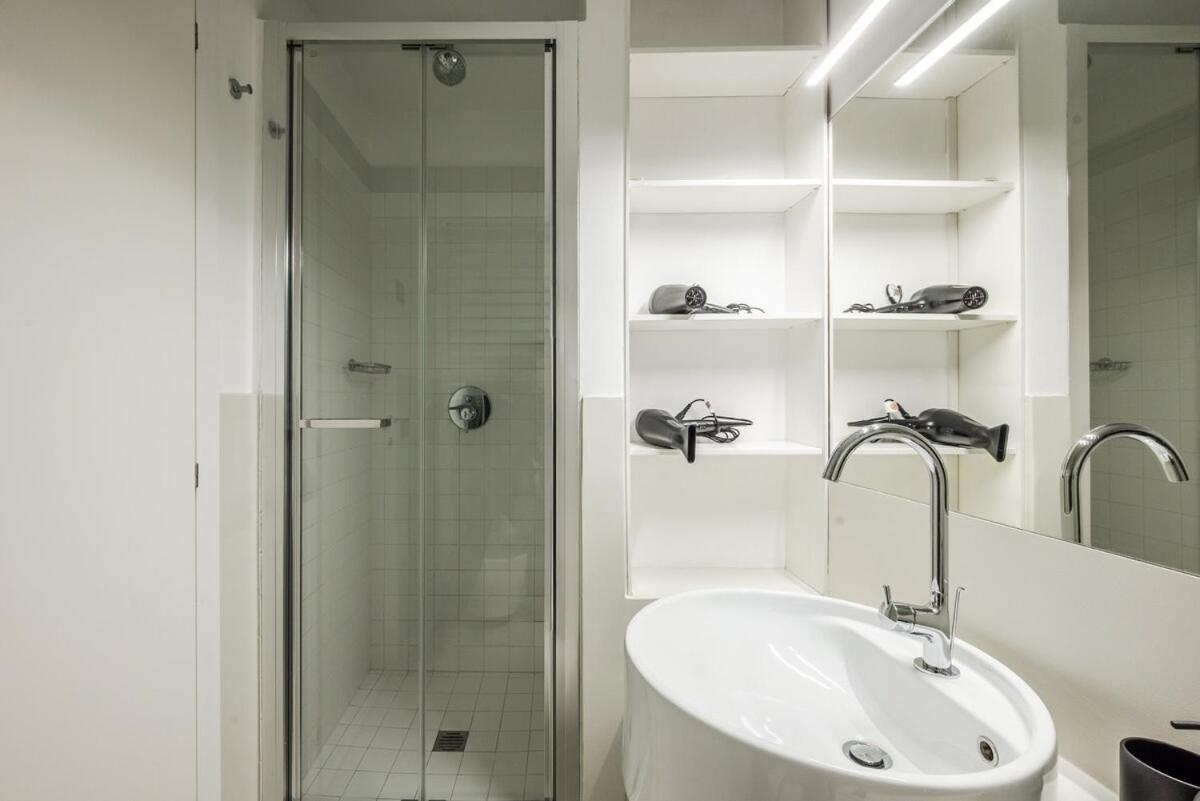 Centre - Spacious - Ac - Wi-fi - Metro Apartment Rome